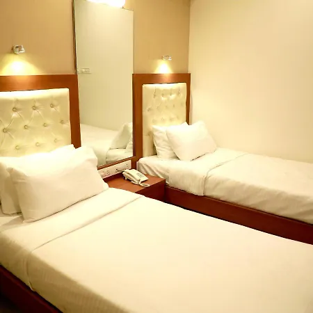 Lords, Hotel Mumbai