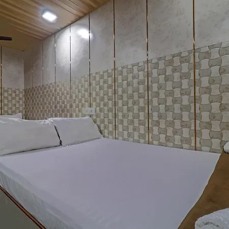 Hotel Oyo 72150 Capital 3*