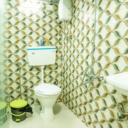 Guest house Ganesh, Near Kokilaben Dhirubhai Ambani Hospital Mumbai
