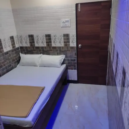 Madhu Palace Lodging
