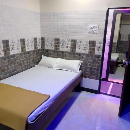 Madhu Palace Lodging Guest house Mumbai