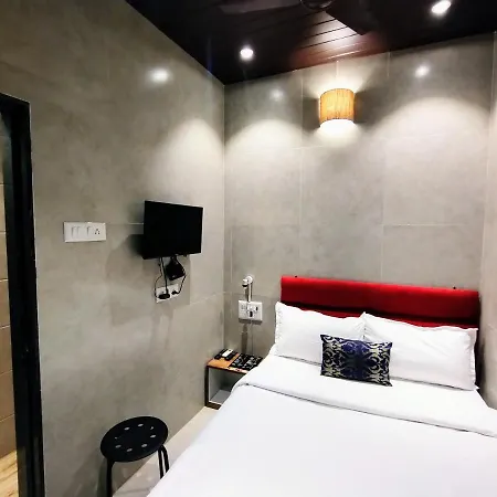 Eros - Near Airport T2 Hotel