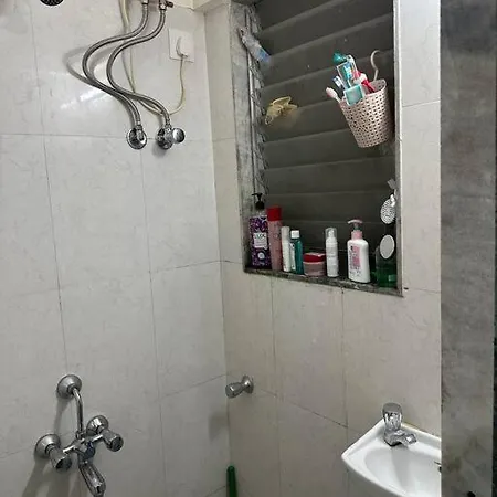 Cozy-affordable Flat For Women Only Mumbai