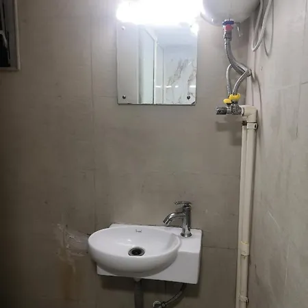 Guest house Ganesh, Near Kokilaben Dhirubhai Ambani Hospital *