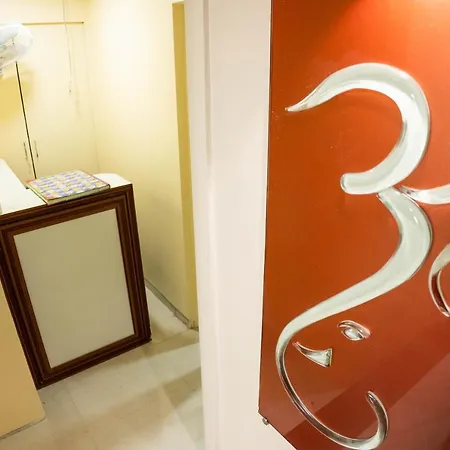 Ganesh, Near Kokilaben Dhirubhai Ambani Hospital Guest house