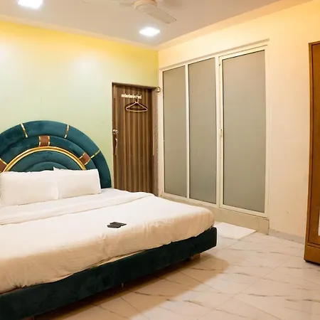 Guest house Ganesh, Near Kokilaben Dhirubhai Ambani Hospital Mumbai