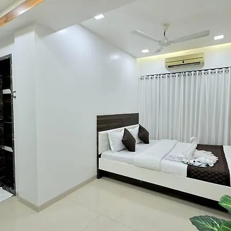Posh - 4 Bedroom W Chef/wifi Upto 13 People Villa *