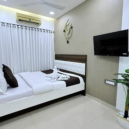 Posh - 4 Bedroom W Chef/wifi Upto 13 People Villa *