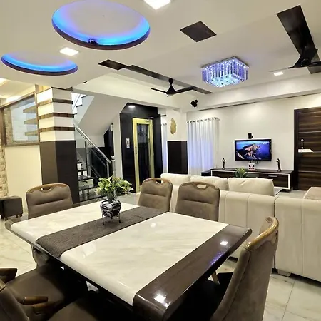 Posh - 4 Bedroom W Chef/wifi Upto 13 People * Mumbai