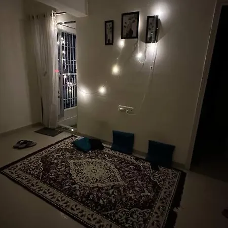 Cozy-affordable Flat For Women Only