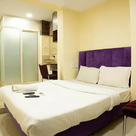 Guest house Ganesh, Near Kokilaben Dhirubhai Ambani Hospital