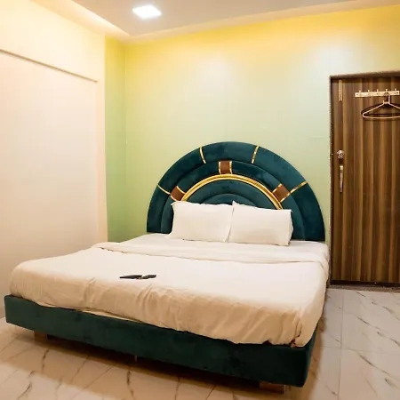 Guest house Ganesh, Near Kokilaben Dhirubhai Ambani Hospital Mumbai