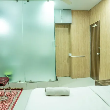 Guest house Ganesh, Near Kokilaben Dhirubhai Ambani Hospital Mumbai