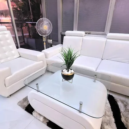 Villa Posh - 4 Bedroom W Chef/wifi Upto 13 People *