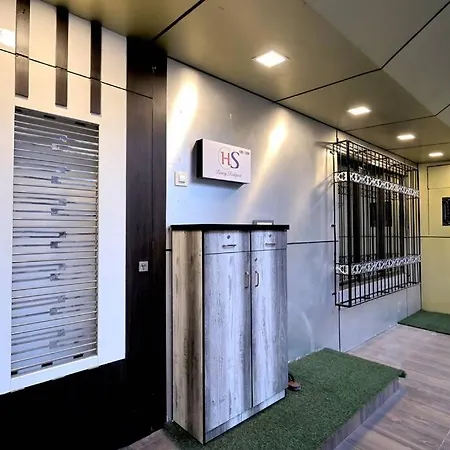 Posh - 4 Bedroom W Chef/wifi Upto 13 People Mumbai