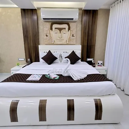 Posh - 4 Bedroom W Chef/wifi Upto 13 People