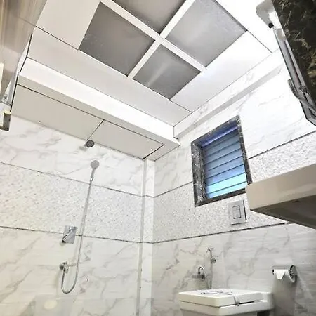 Villa Posh - 4 Bedroom W Chef/wifi Upto 13 People Mumbai