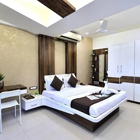 Posh - 4 Bedroom W Chef/wifi Upto 13 People Villa