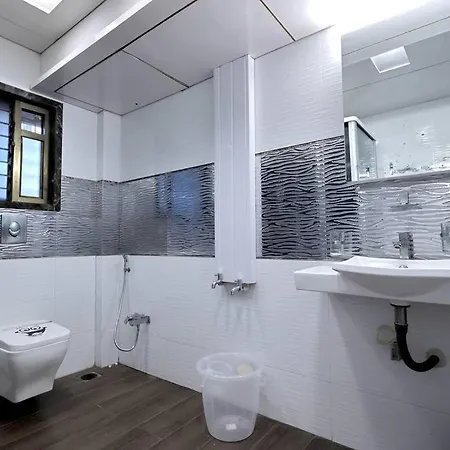 Posh - 4 Bedroom W Chef/wifi Upto 13 People