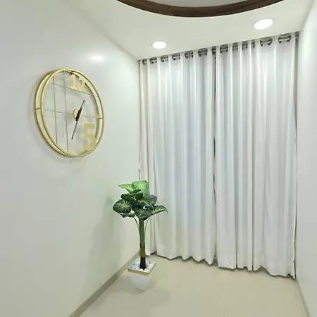 Villa Posh - 4 Bedroom W Chef/wifi Upto 13 People *