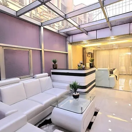 Villa Posh - 4 Bedroom W Chef/wifi Upto 13 People