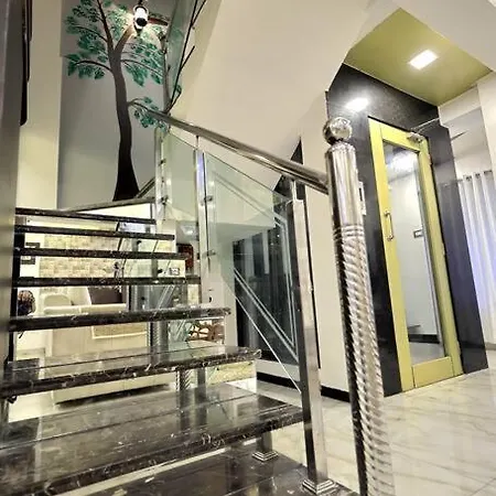 Posh - 4 Bedroom W Chef/wifi Upto 13 People Villa *