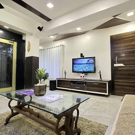 Posh - 4 Bedroom W Chef/wifi Upto 13 People Mumbai