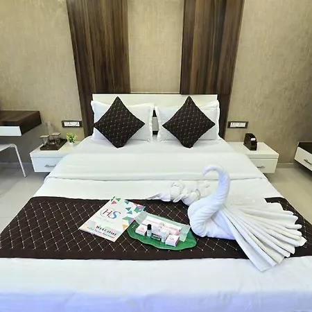 Posh - 4 Bedroom W Chef/wifi Upto 13 People Villa