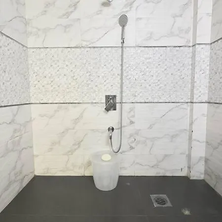 Posh - 4 Bedroom W Chef/wifi Upto 13 People Villa Mumbai