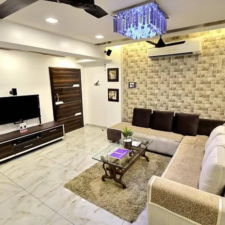 Posh - 4 Bedroom W Chef/wifi Upto 13 People * Mumbai