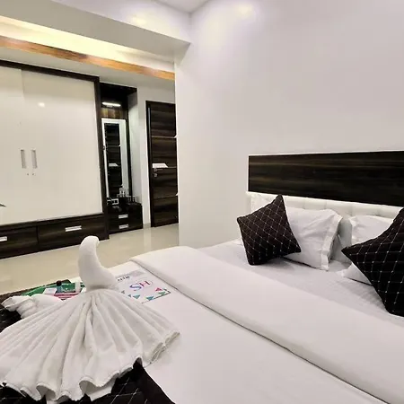 Posh - 4 Bedroom W Chef/wifi Upto 13 People Villa