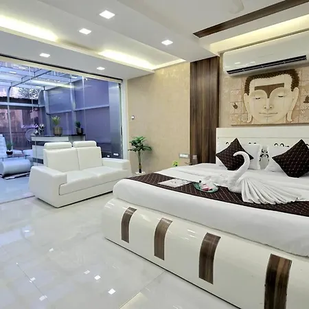 Posh - 4 Bedroom W Chef/wifi Upto 13 People