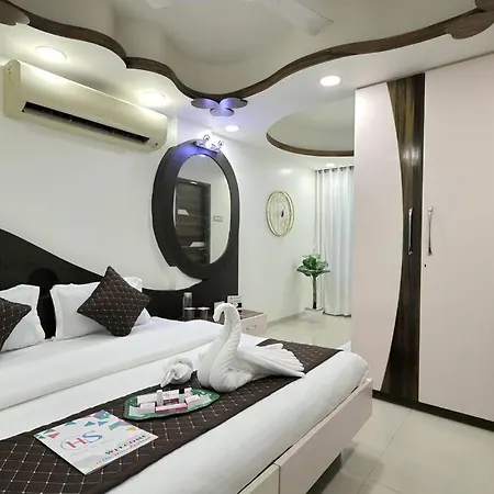 Posh - 4 Bedroom W Chef/wifi Upto 13 People *