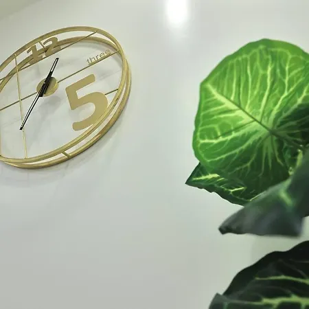 Posh - 4 Bedroom W Chef/wifi Upto 13 People Mumbai