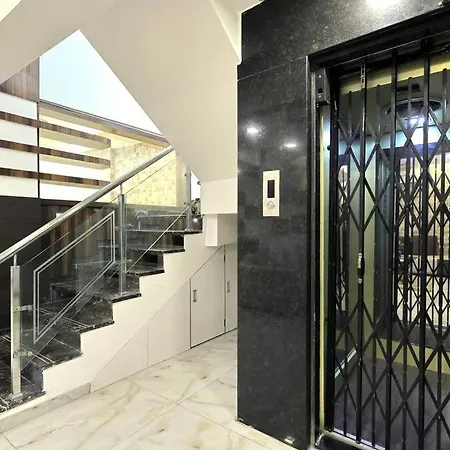 Posh - 4 Bedroom W Chef/wifi Upto 13 People *