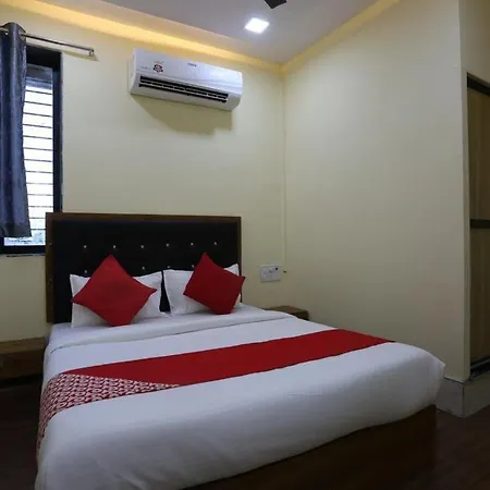Guest house Crown Goregaon Mumbai