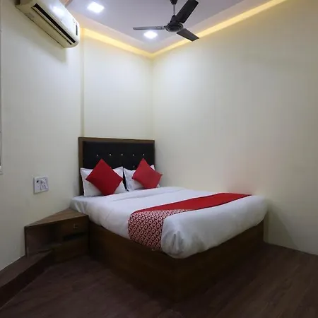 Crown Goregaon Guest house Mumbai