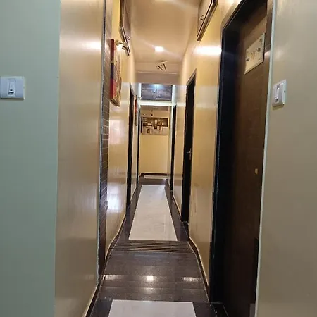 Amber-colaba 3*