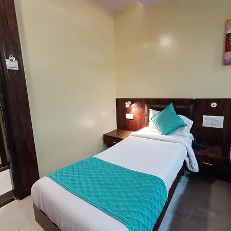 Amber-colaba Hotel 3*