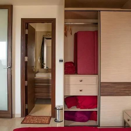 1 Bhk In Bandra Kurla Annexe *