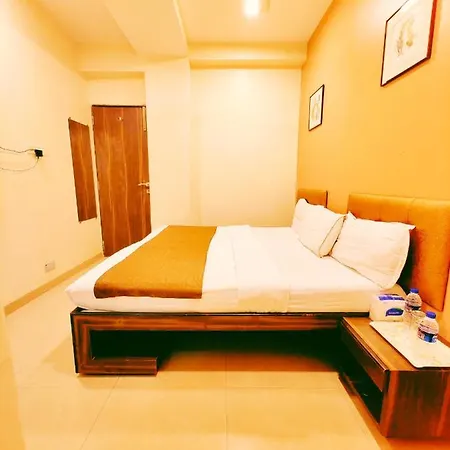 Hotel Amfahh - Andheri West Railway Station 3*