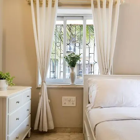 Pacific Boudoir With Sea Breeze Near Carter Road Apartment Mumbai