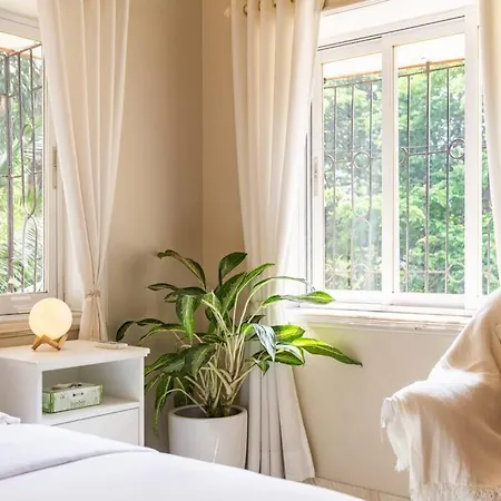 Pacific Boudoir With Sea Breeze Near Carter Road * Mumbai
