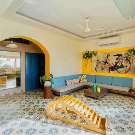 Top-floor Oceanfront Designer In Bandra Apartment *