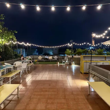 Hostel Locomo Og - Work Eat Mumbai