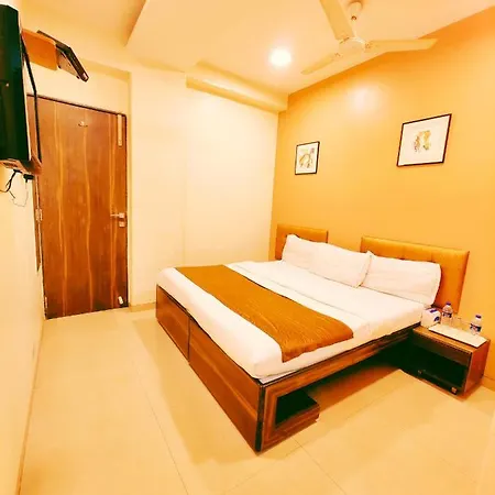 Amfahh - Andheri West Railway Station Hotel