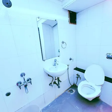 Amfahh - Andheri West Railway Station Hotel