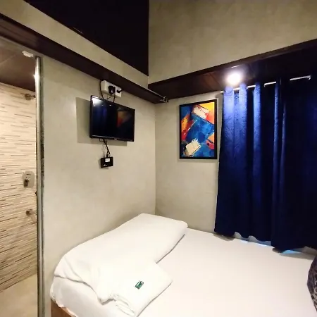 Eros - Near Airport T2 Hotel Mumbai