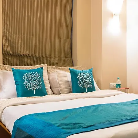 Apollo - Colaba Causeway