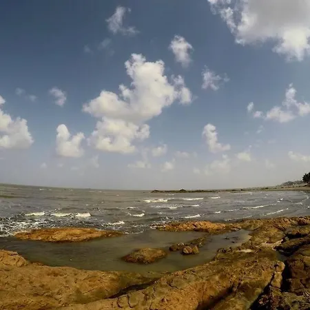 Anchors Away 2 Bhk Gorai Holiday home *